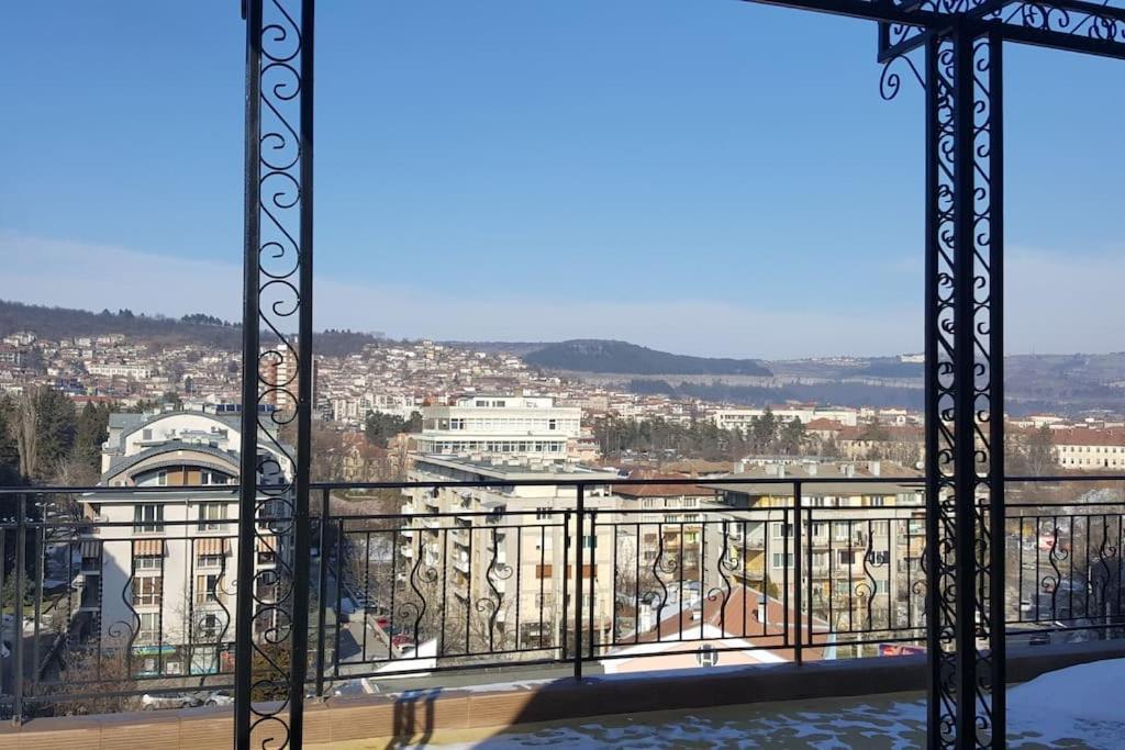 Unique Studio- Great Balcony And View! Parking Possibility! Veliko Tărnovo Exterior foto