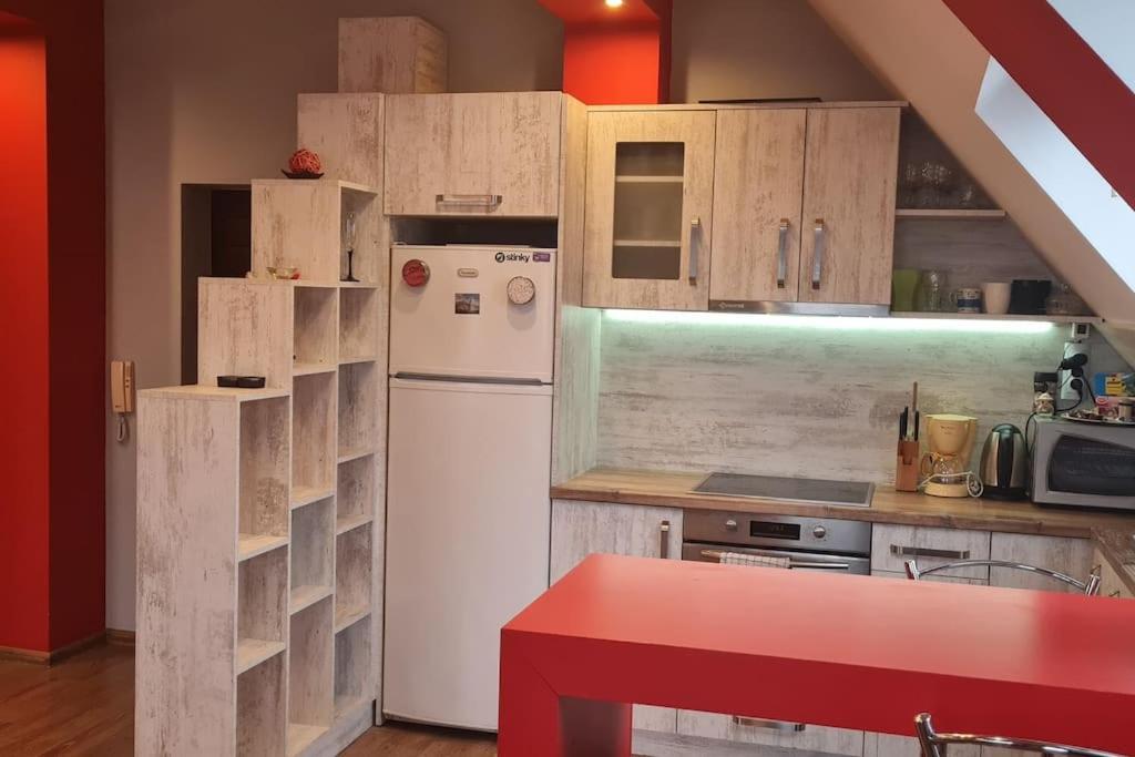 Unique Studio- Great Balcony And View! Parking Possibility! Veliko Tărnovo Exterior foto